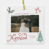First Christmas Married Mr & Mrs Photo Whimsical Keramikornament (Vorderseite)