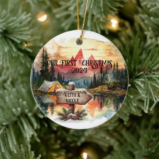 First Christmas Outdoorsy Couple neu Keramik Ornament (Baum)