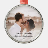 First Christmas Photo Mr Mrs  Script Newlyweds  Ornament Aus Metall (Vorne)