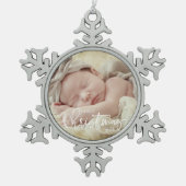 First Christmas Simple Script Custom Baby Foto Schneeflocken Zinn-Ornament (Vorderseite)