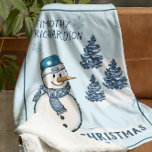 First Christmas Snowman Custom Fleece Blanket<br><div class="desc">Ein niedliches und unterhaltsames Design mit einem Schneemann und Weihnachtsbäumen für die erste Weihnachtsfeier des Babys. Bereit,  personalisiert zu sein!</div>
