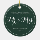 First Christmas Verheiratet Simple Elegant Mr. and Keramik Ornament (Hinten)