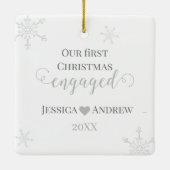 First Christmas Verlobt Couple Foto Elegante Keramikornament (Rückseite)