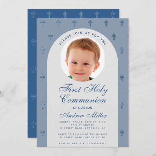 First Communion Boy Foto Dusty Blue Arch Modern Einladung (Vorne/Hinten)