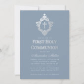 First Communion Dusty Blue Elegante Wappen Cross B Einladung (Vorderseite)