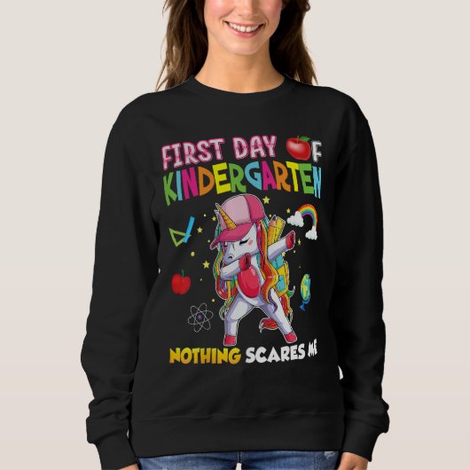 First Day Of Kindergarten Nothing Scares Me Unicor Sweatshirt (Vorderseite)