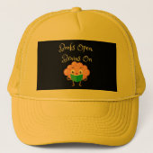 FIRST DAY OF SCHOOL, BOOKS OPEN BRAINS ON, BACK TRUCKERKAPPE (Vorderseite)