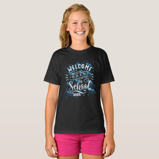 FIRST DAY OF SCHOOL WELCOME BACK TO SCHOOL 2025 T-Shirt (Vorne ganz)