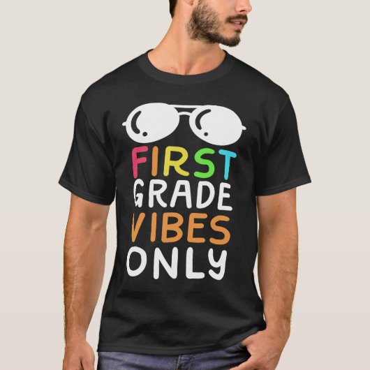 First Grade Vibes Only Funny First Grader School A T-Shirt (Vorderseite)
