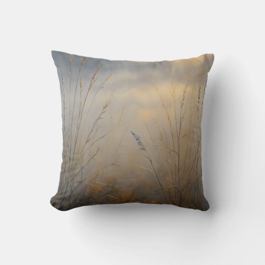 First Light Kin Becoming Throw Pillow Kissen (Vorderseite)