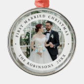 First Married Christmas Photo Modern Keepsake Ornament Aus Metall (Vorne)