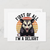 First of All, I'm a Delight –Sarcastic Opossum Art Postkarte (Vorne/Hinten)