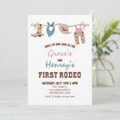 First Rodeo Western Cowboy First Birthday Invitati Einladung (Stehend Vorderseite)