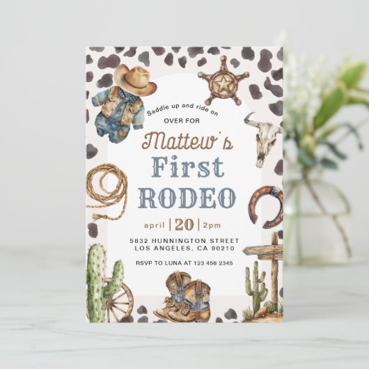 First Rodeo Wild West Cowboy Birthday Einladung (Stehend Vorderseite)