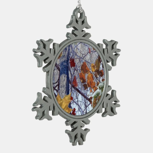 First Snow Winter Tarnung Style Schneeflocken Zinn-Ornament (Links)