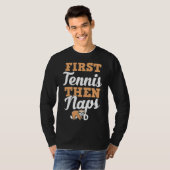 First Tennis Dann Nickerchen Funny Sloth Funny Ret T-Shirt (Vorne ganz)