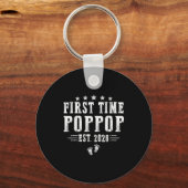 First Time Pp Est.2026 Father's Day Promoted To Pa Schlüsselanhänger (Vorderseite)