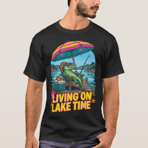 Fisch beim Angeln mit Angelrute und Hut T-Shirt
