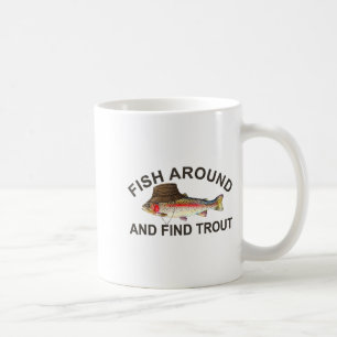 Fisch herumlaufen finden Forelle, lustiger Fischer Kaffeetasse