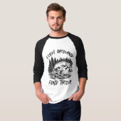 Fisch herumsuchen und Forellengrafik T-Shirt (Vorne ganz)
