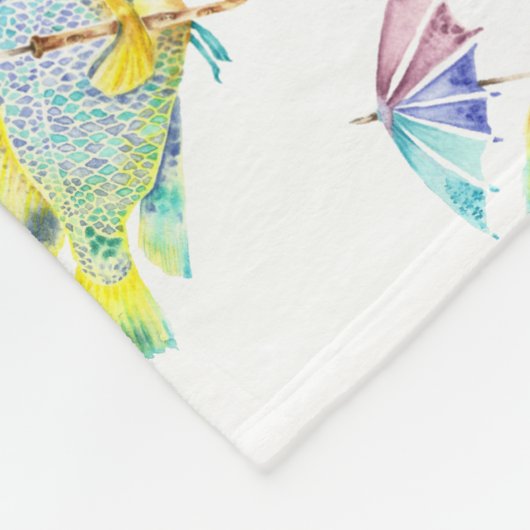 Fisch mit Regenschirm Fleecedecke (Ecke)