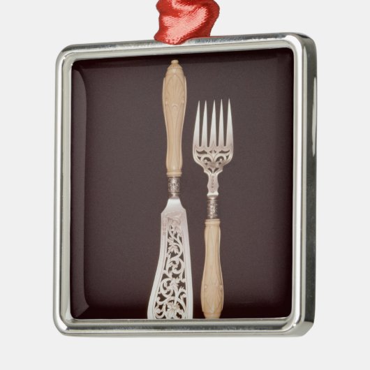 Fisch-Server mit geschnitzten Elfenbeingriffen Silbernes Ornament (Links)