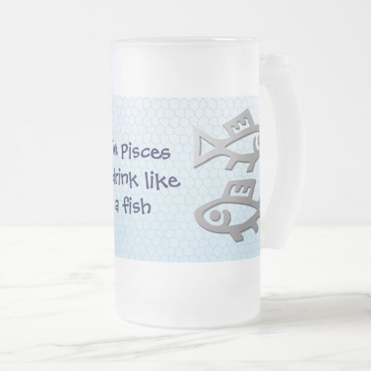 Fisch-Stern-Zeichen-silberner Fisch auf Blau Mattglas Bierglas (VorderseiteRechts)