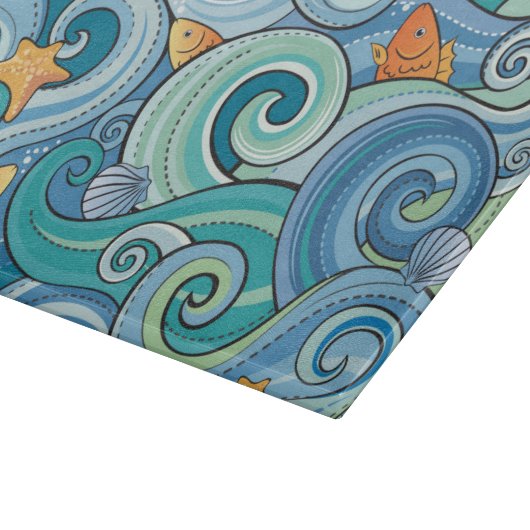 Fisch unter dem Wellenmuster Schneidebrett (Ecke)