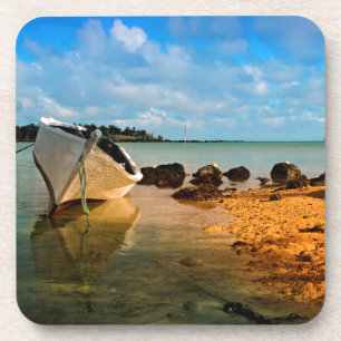 Fischboot an einem mauritianischen Strand mit Inse Getränkeuntersetzer
