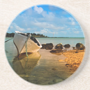 Fischboot an einem mauritianischen Strand mit Inse Getränkeuntersetzer