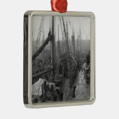 Fischdocks, Grimsby, Anfang des 20. Jahrhunderts Silbernes Ornament (Rechts)