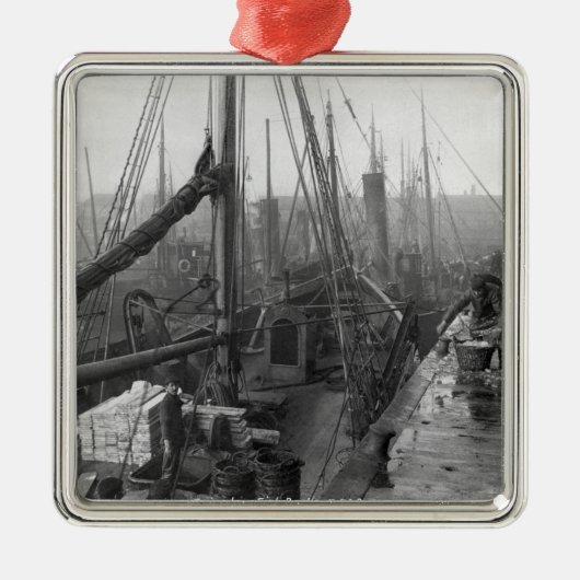 Fischdocks, Grimsby, Anfang des 20. Jahrhunderts Silbernes Ornament (Vorne)