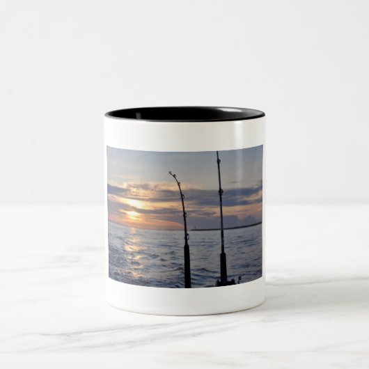 Fische an! zweifarbige tasse (Mittel)