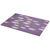 Fische auf lila schneidebrett (Ecke)