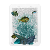 Fische, blaue Muscheln und Korallen