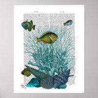 Fische, blaue Muscheln und Korallen