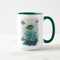 Fische, blaue Muscheln und Korallen
