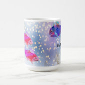 Fische in einem Bubbly Sea Illustriert Kaffeetasse (Mittel)