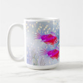 Fische in einem Bubbly Sea Illustriert Kaffeetasse (Links)