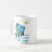 Fische mit Sonne und Vögel im Himmel über Wasser C Kaffeetasse (Vorderseite Links)