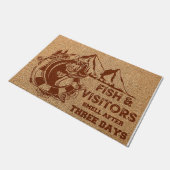 Fische und Besucher riechen nach drei Tagen Fußmatte (Schrägansicht)