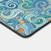 Fische unter dem Wellenmuster Schreibtischunterlage (Ecke)