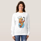 Fischen in Glas als Koch mit Soup-Löffel Sweatshirt (Vorne ganz)