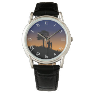 Fischer bei Dämmerung mit weißen römischen Ziffern Armbanduhr