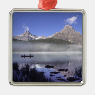 Fischer im Kanu auf dem Waterfowl Lake, Banff Ornament Aus Metall