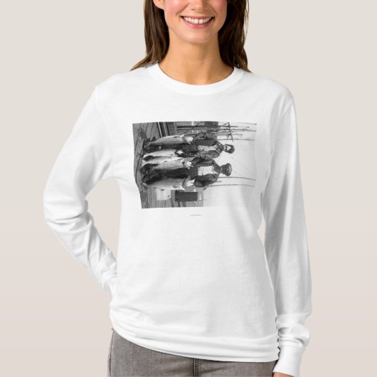 Fischer und Lachse auf Docks, Washington T-Shirt (Vorderseite)