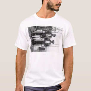 Fischer und Lachse auf Docks, Washington T-Shirt