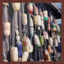 Fischerbojen auf rustikalem Gebäude Dekorative Til