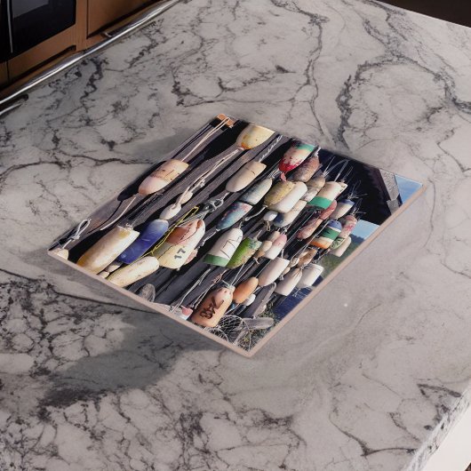 Fischerbojen auf rustikalem Gebäude Dekorative Til Fliese