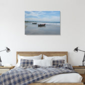 Fischerboot am Strand Leinwanddruck (Insitu (Schlafzimmer))